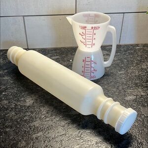 Tupperware White Measuring Cup and Rolling Pin Set. Exc condition
